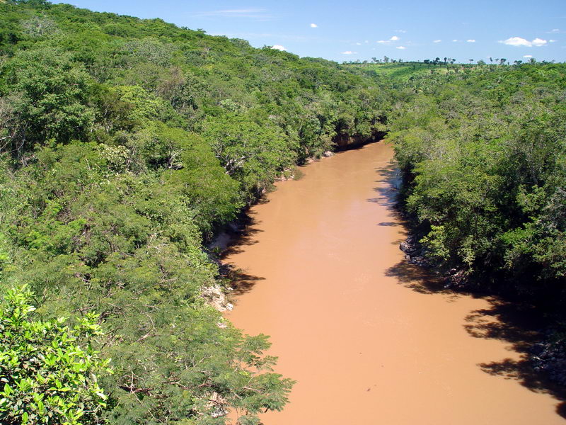 Rio Araguaia, na divisa de Mato Grosso ( esquerda) com Gois ( direita)
